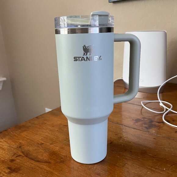 40oz Stanley Stainless Double Wall Drinkware Soft Green Excellent Condition - Picture 2 of 5